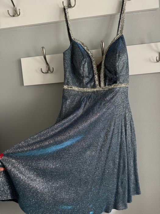 Елегантна, официална вечерна парти рокля -червена и бляскава