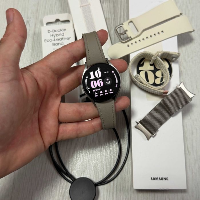 Samsung Galaxy Watch 6 40mm GOLD, impecabil, Pachet Complet + 4 Curele. Am și de bărbați Galaxy Watch 6 Classic 43mm negru. Preț bun pentru ambele!