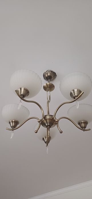 Продам люстру 5-ти рожковую