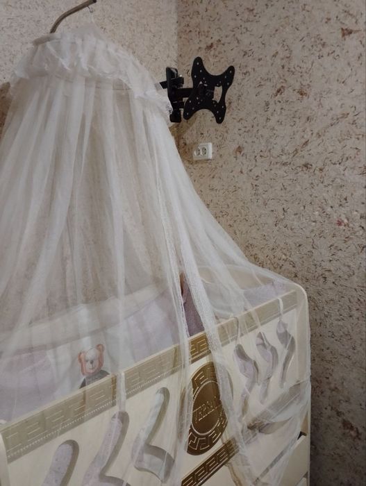 Детский кровать.