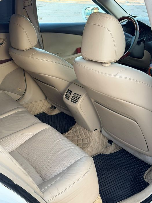Lexus ES350 сел поехал