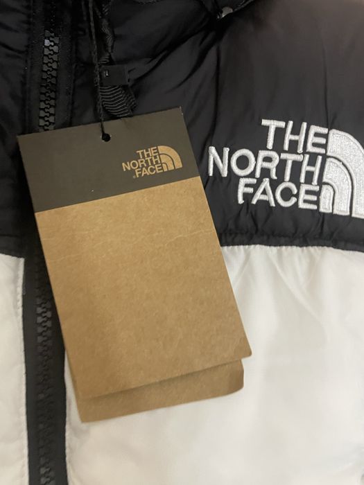 geaca The North Face Alba Scurta(marime de femei)