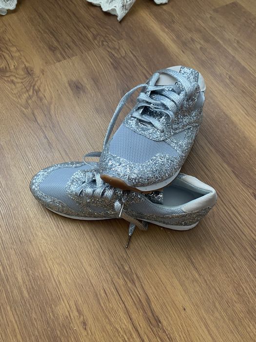 Продам кроссовки.