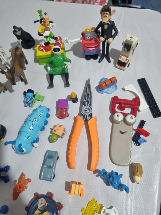 Mega lot figurine și mini jucării copii
