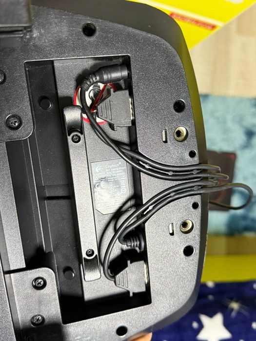 Vând volan Logitech g27