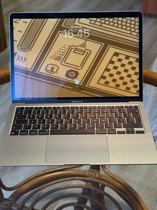 Macbook Air 13'' M1 - 8GB RAM 256 GB Spatiu Stocare - Ca Nou