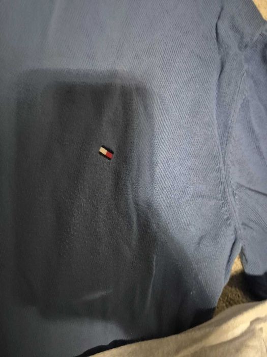 2 бр. пуловера с V-образно деколте Tommy Hilfiger,