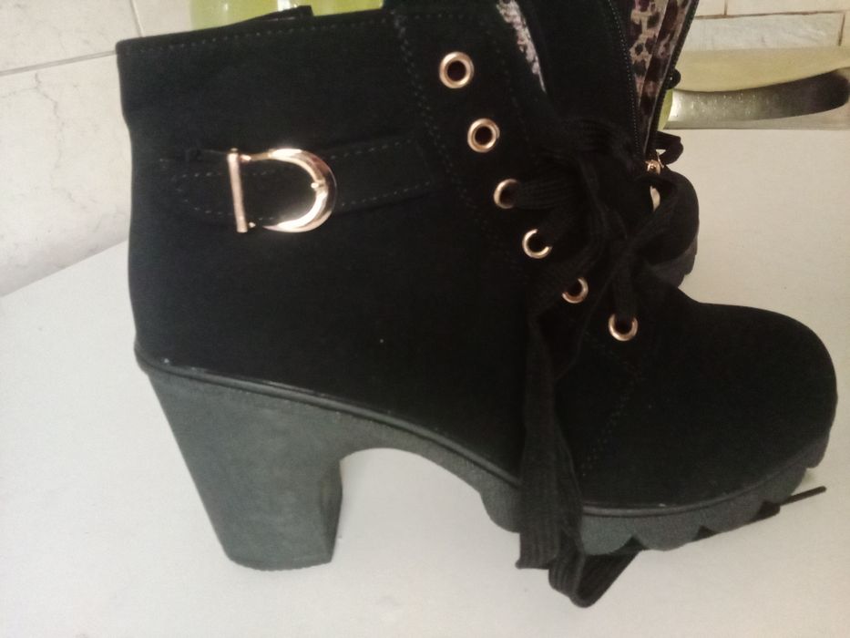 Продам новые не ношеные 37 р.