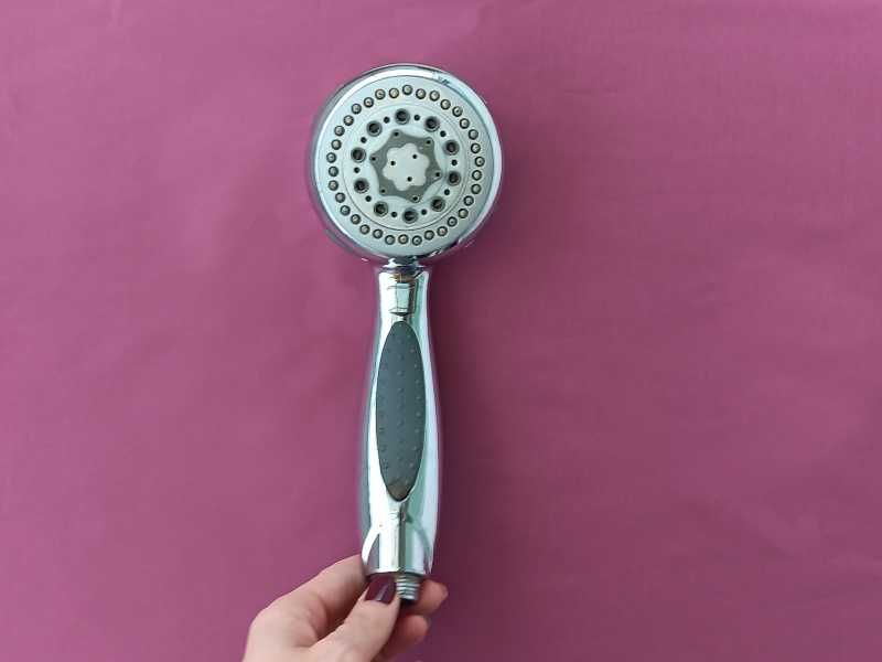Душ слушалка със седем функции за разнообразно обливане и налягане