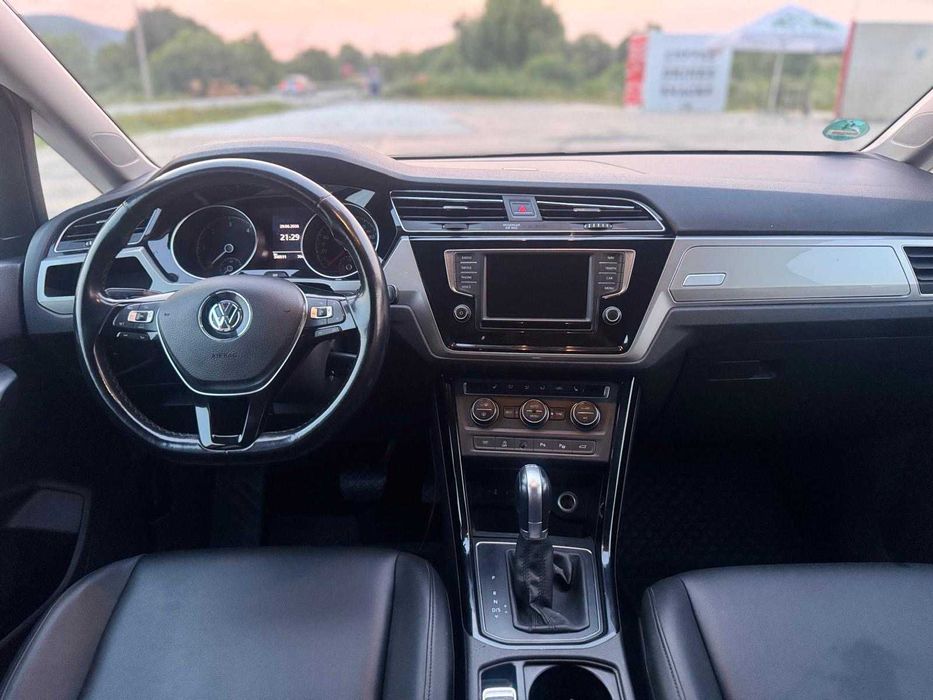 Volkswagen Touran 2017 • 5 locuri • Full • DSG • 2.0 TDI • Raport VW km + service (original)