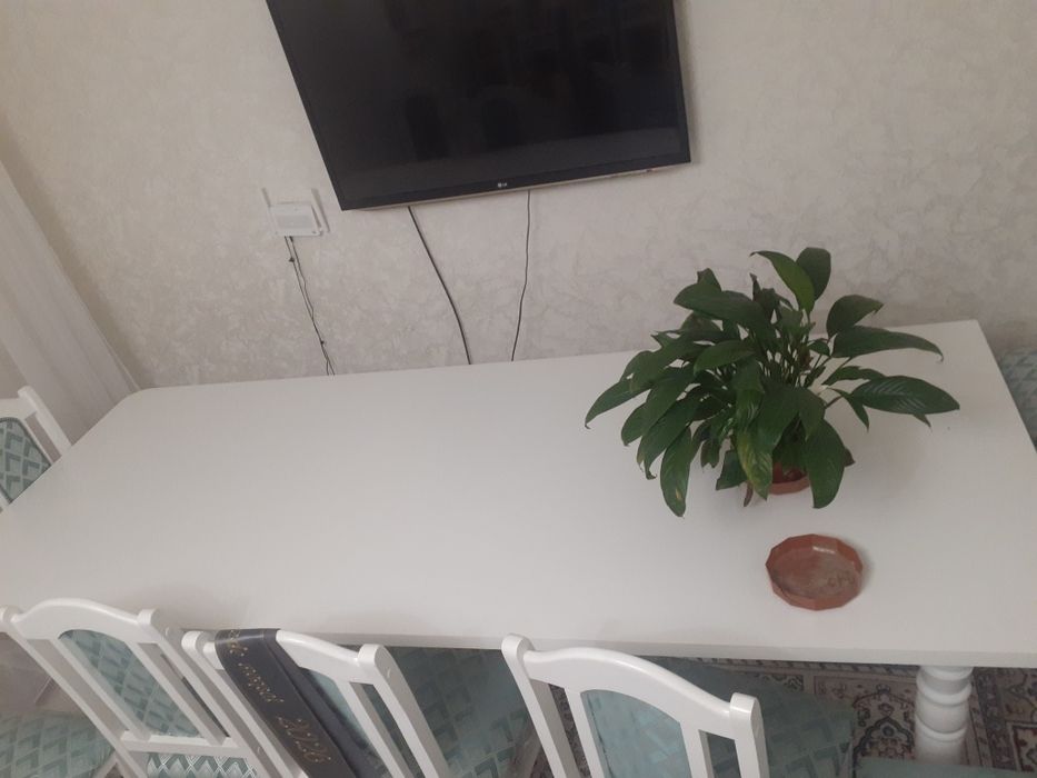 Продам 2 белые стола