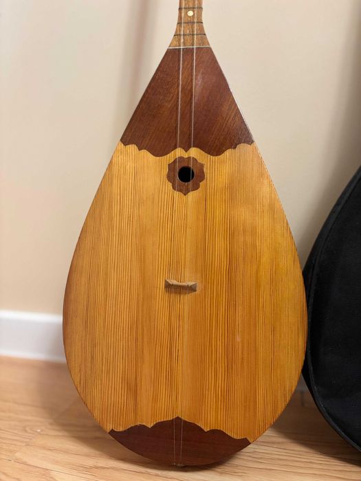 ДОМБЫРА шырша ағаштан жасалған