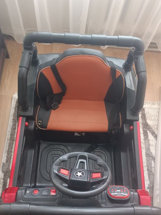 Продам детскую машину 4×4