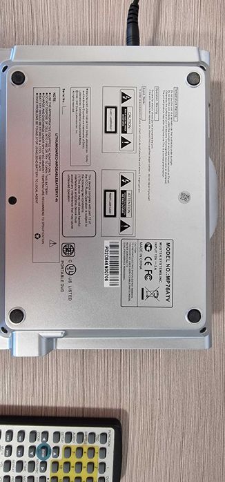 ПРЕНОСИМ DVD ПЛЕЪР MUSTEK С 7″ ЕКРАН с работеща батерия и пълен комплект