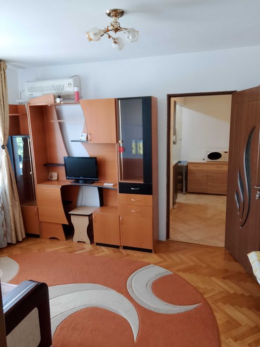 Închiriez apartament