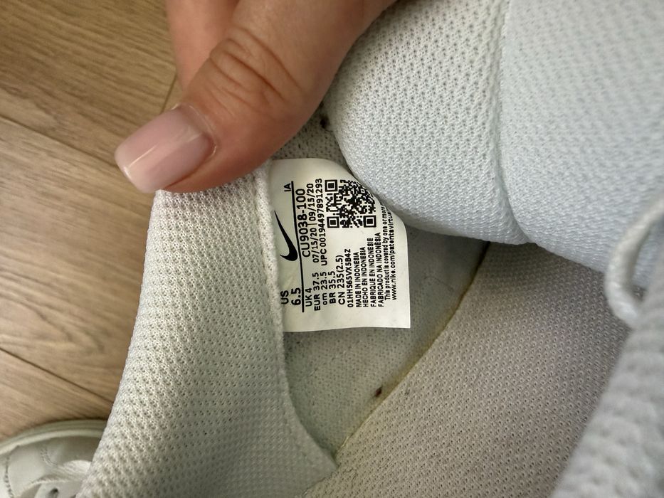 Оригинални Nike кецове – бели, размер 37.5