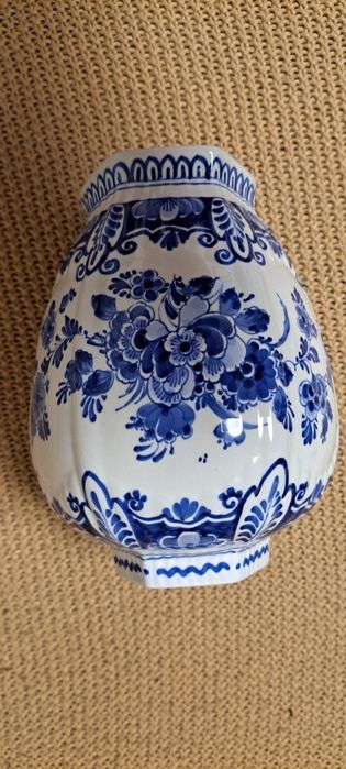 Vaza/ urnă Delft pictata manual