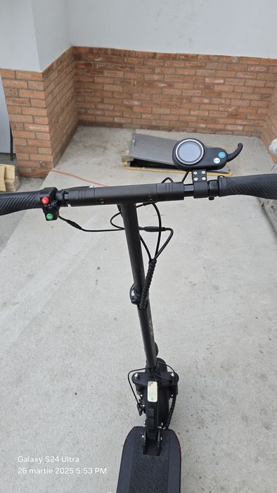 Vând trotineta electrica