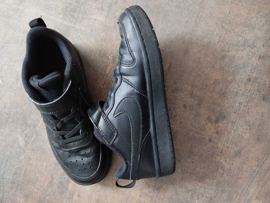 Маратонки Nike и Adidas номер 33.