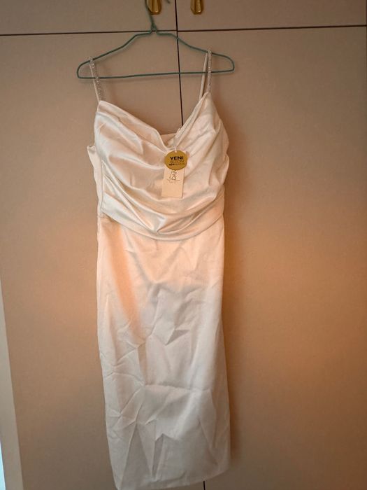 Дамска бяла рокля