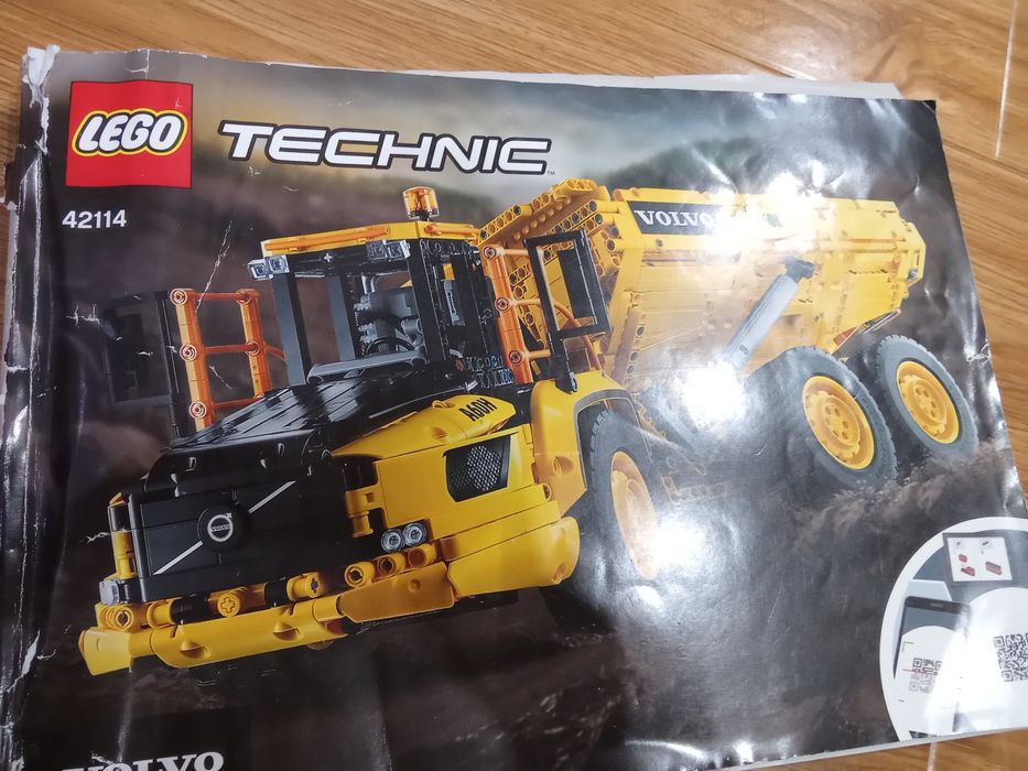 Lego tehnic transportor Volvo 6x6 42114