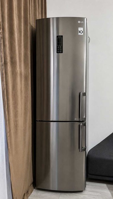 Холодильник LG Inverter Total No Frost, серебристый, 2 камеры