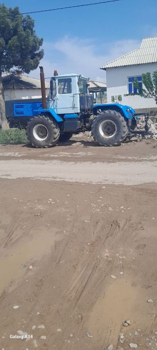 T 150 traktor sotiladi