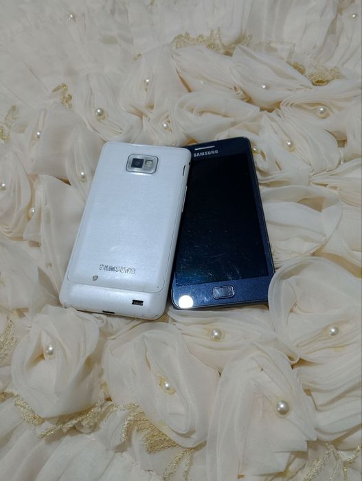 брдан иккта телефон сотилади.