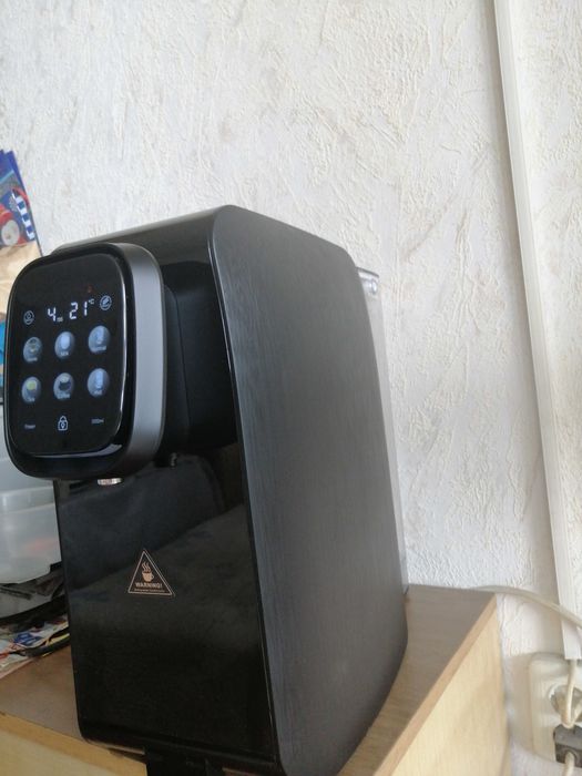 Диспенсър за пречистване и затопляне на вода , минерално обогатяване,