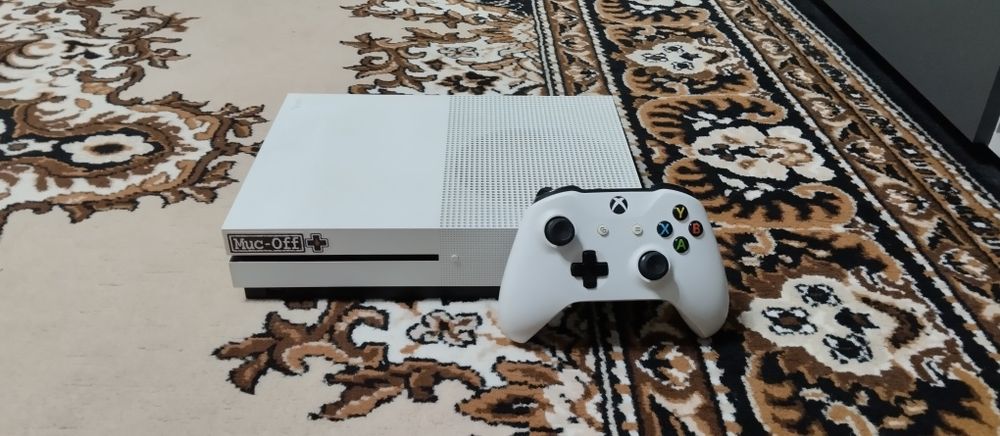 Xbox one s 1TB..