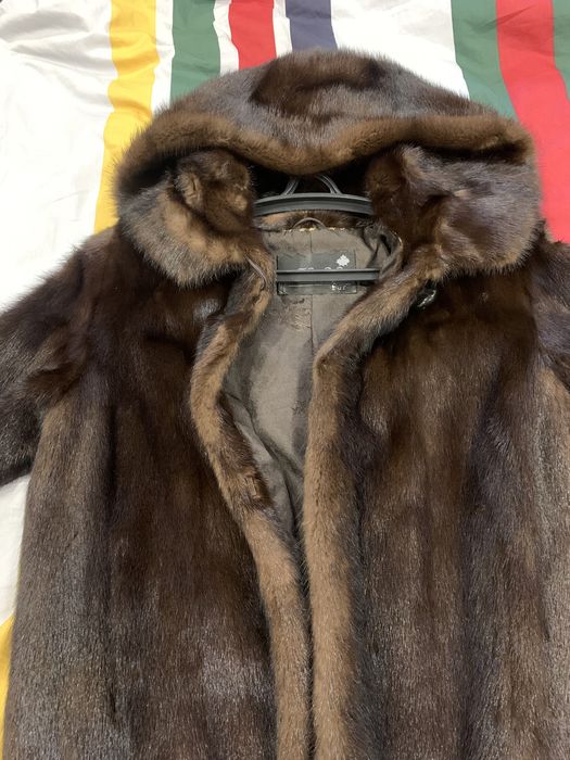 Продам женскую шубу