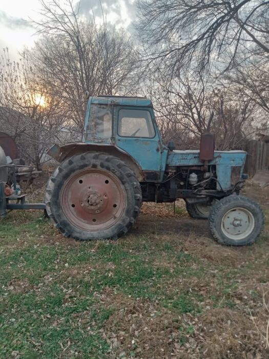 Трактор с опрыскивателем мтз80