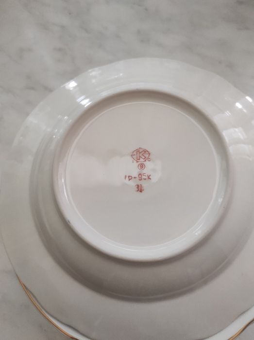 Продам суповые тарелки.