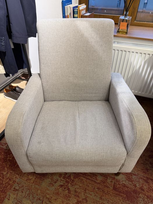 Canapea, fotoliu, taburet.