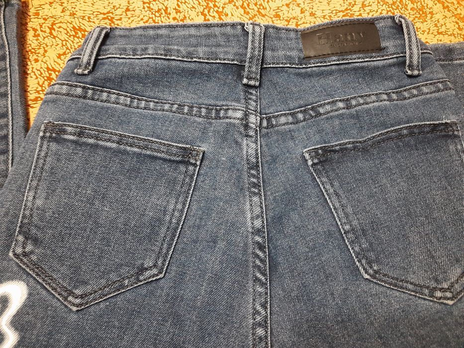 Кастомизированные джинсы клеш