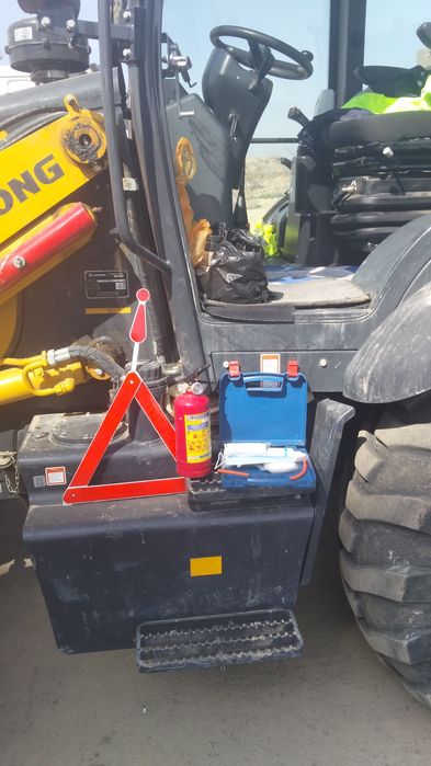 3в1 Экскаватор погрузчик Трактор