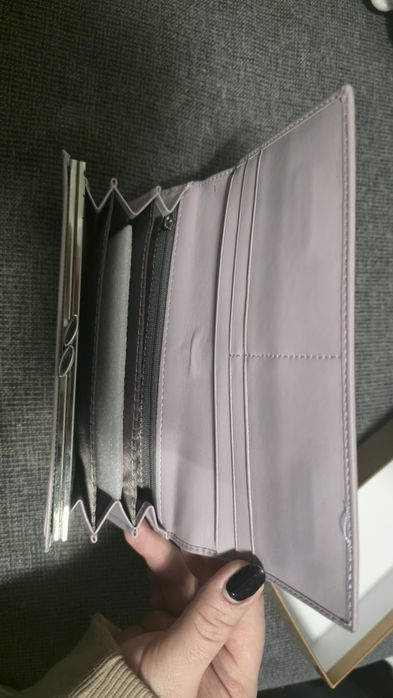 Големи дамски портмонета