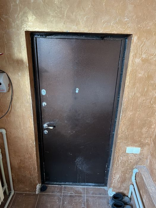 продаю металический двер