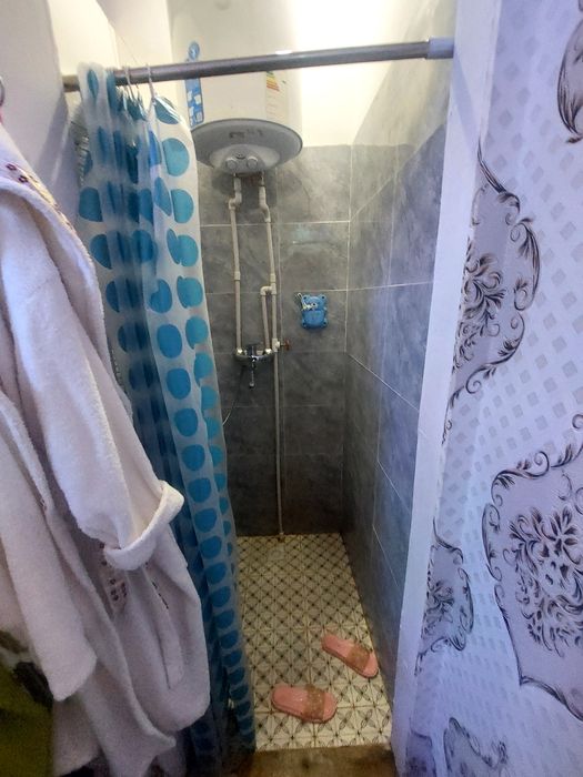 Ohangaron shahar yoshlik mahallasida katta hovli uy sotiladi