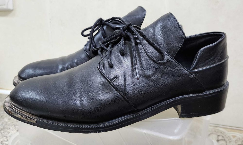 Обувь женская на низком каблуке