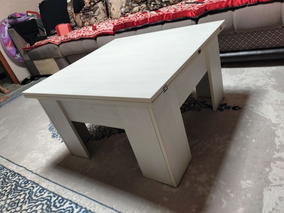 Стол для гостиной