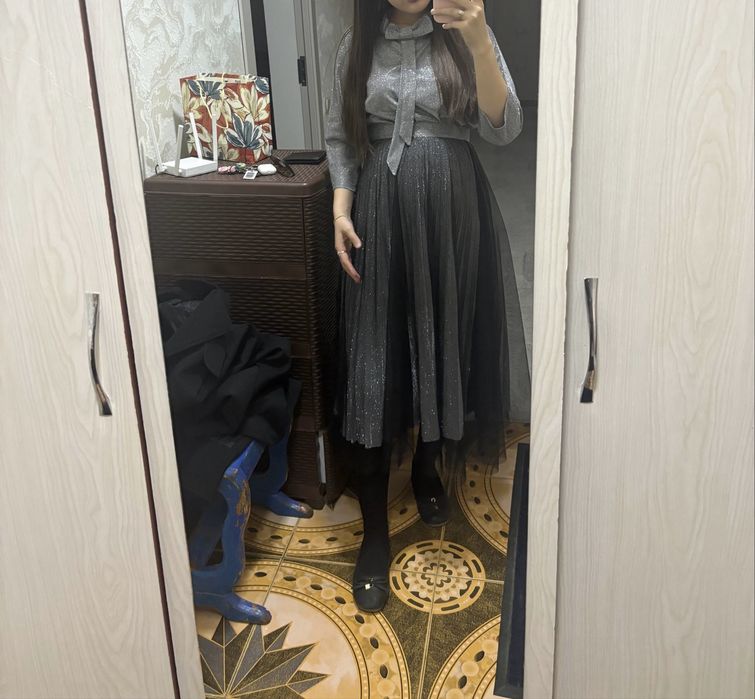 Блестящая двойка с юбкой