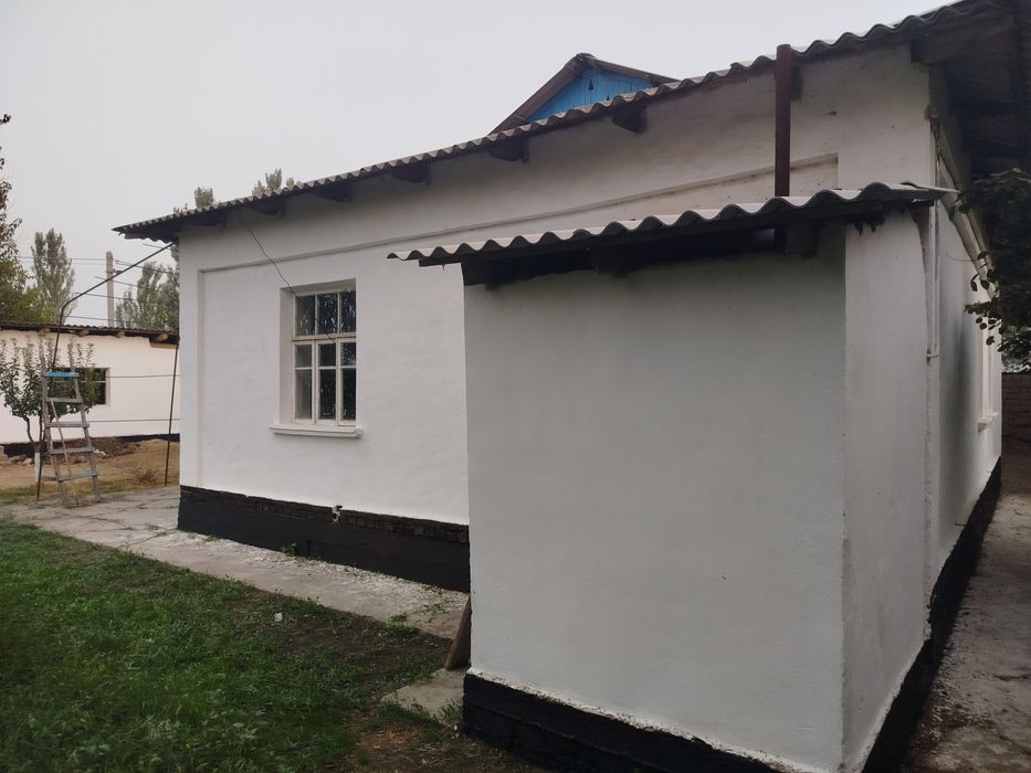 Uy 3 xonali sotiladi 20000$