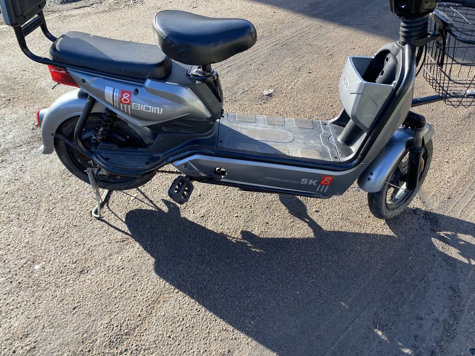 Скутер sk8 2025 года