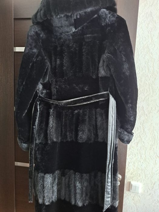Продам Мутонновую шубу