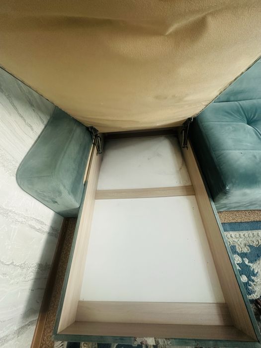 Продам углавая диван с подушками