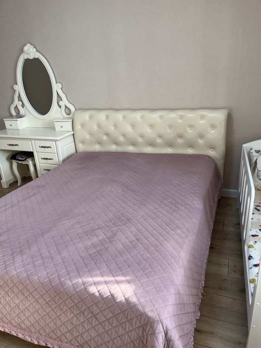 Кровать двухспальная продам