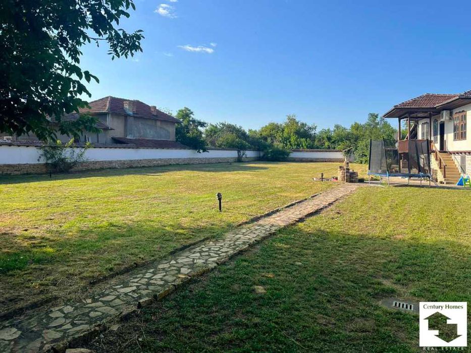 116277 Реновирана двуетажна къща в село Ресен, близо до Велико Търново