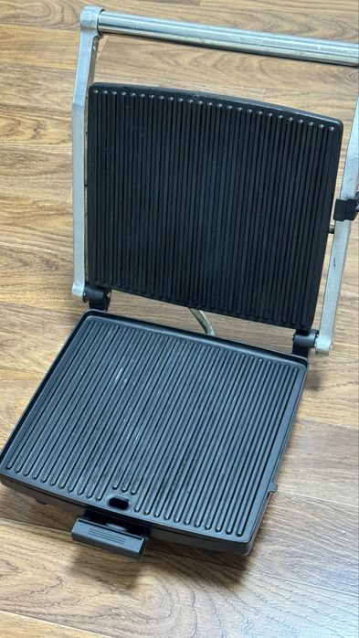 Продам грильницу.