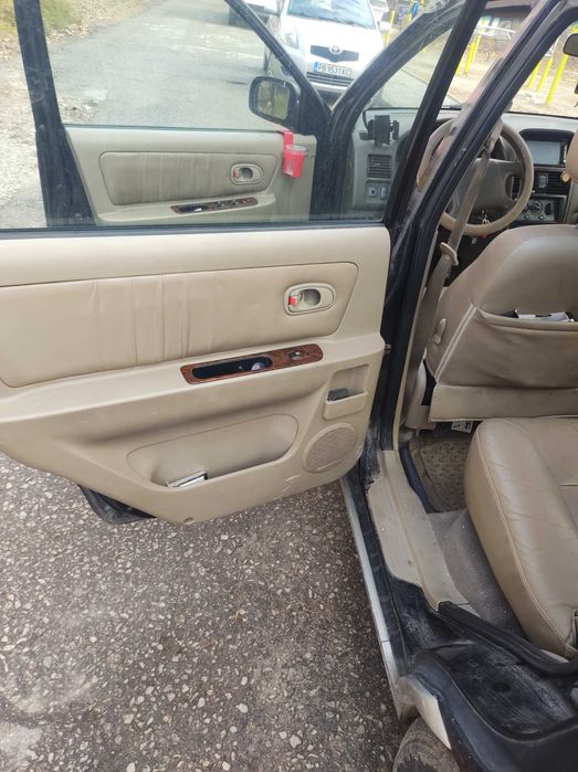 Продавам Киа Каренс